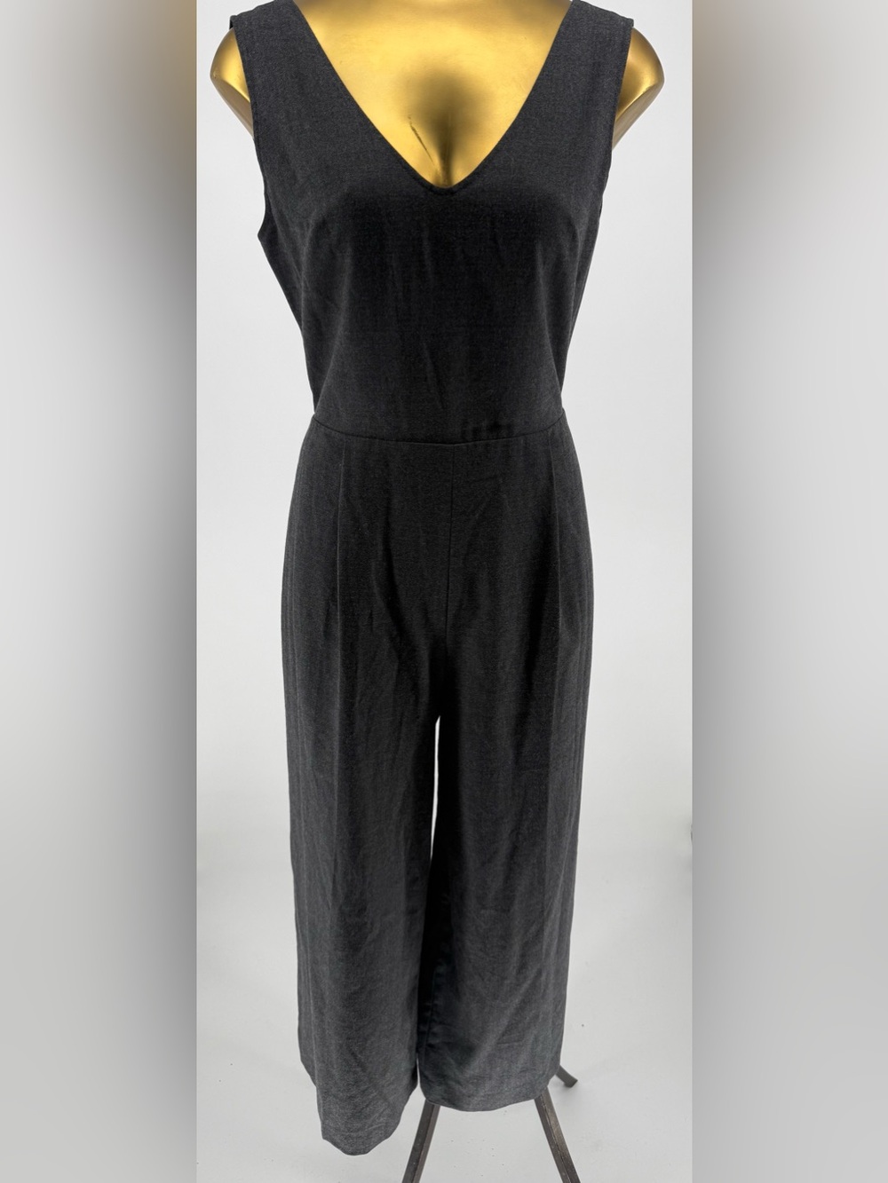 Club Monaco Black V-Neck Wide-Leg cropped Jumpsuit Size 6